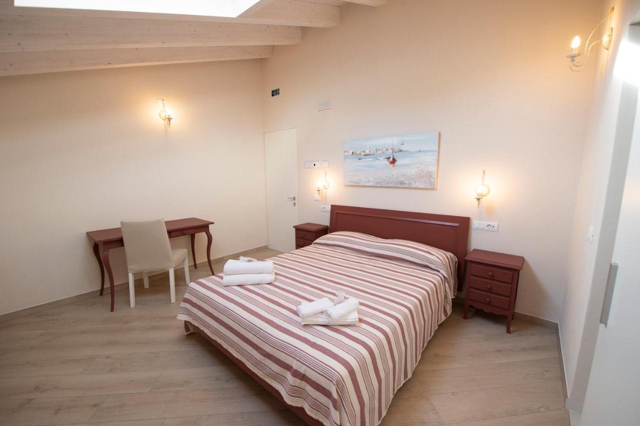 Villino Micol Camere A Due Passi Dal Mare 马瑞纳迪卡拉拉 外观 照片
