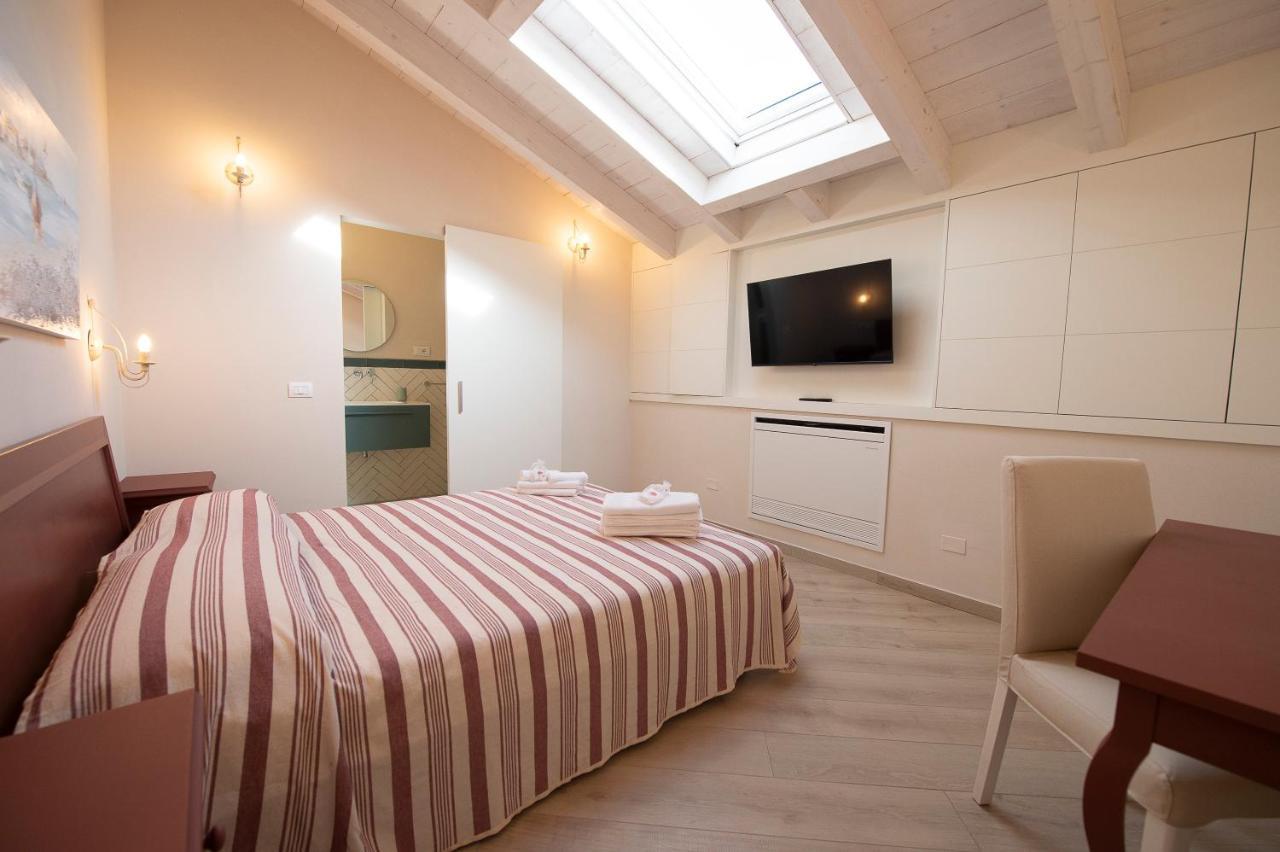 Villino Micol Camere A Due Passi Dal Mare 马瑞纳迪卡拉拉 外观 照片