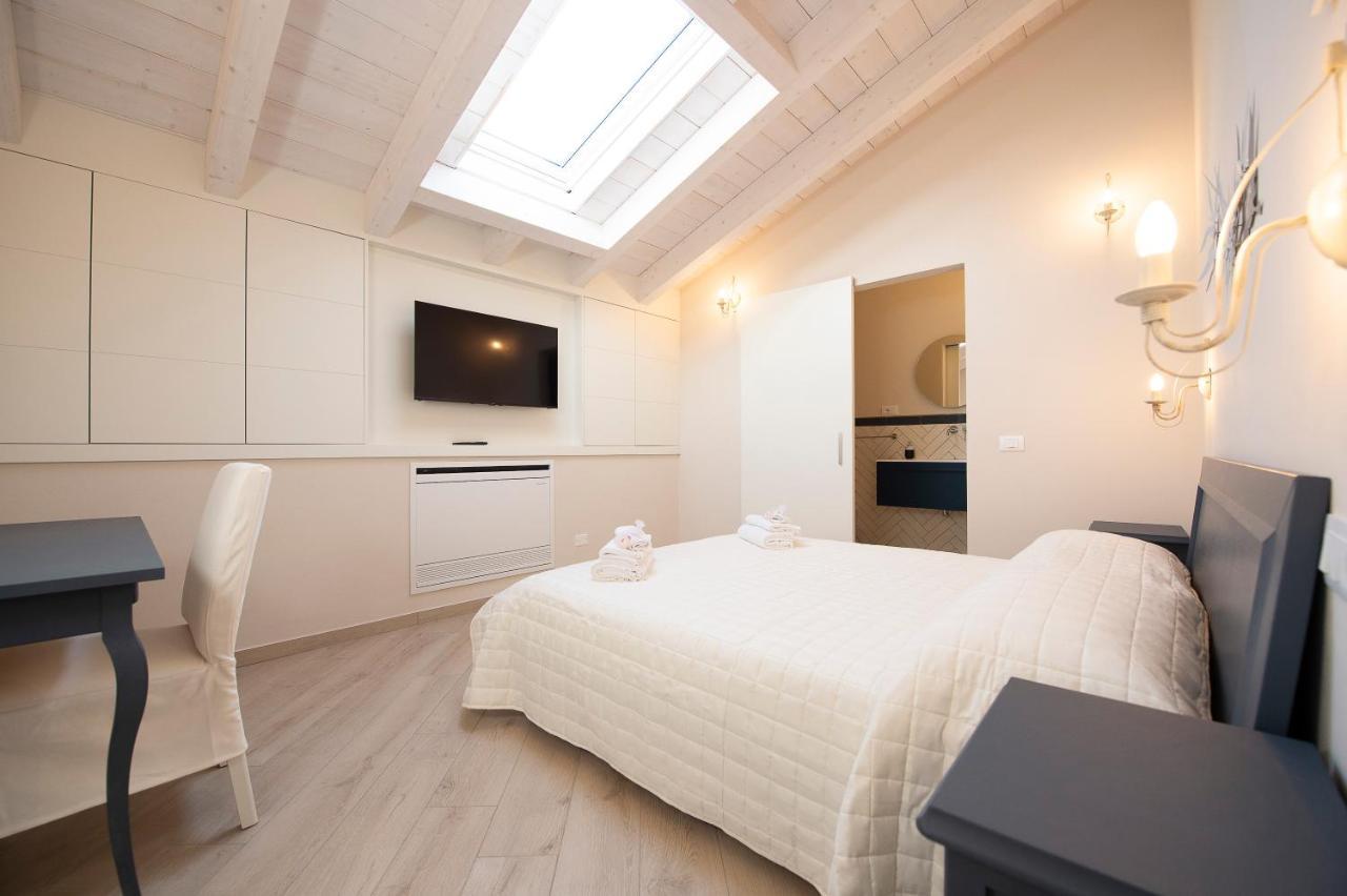 Villino Micol Camere A Due Passi Dal Mare 马瑞纳迪卡拉拉 外观 照片