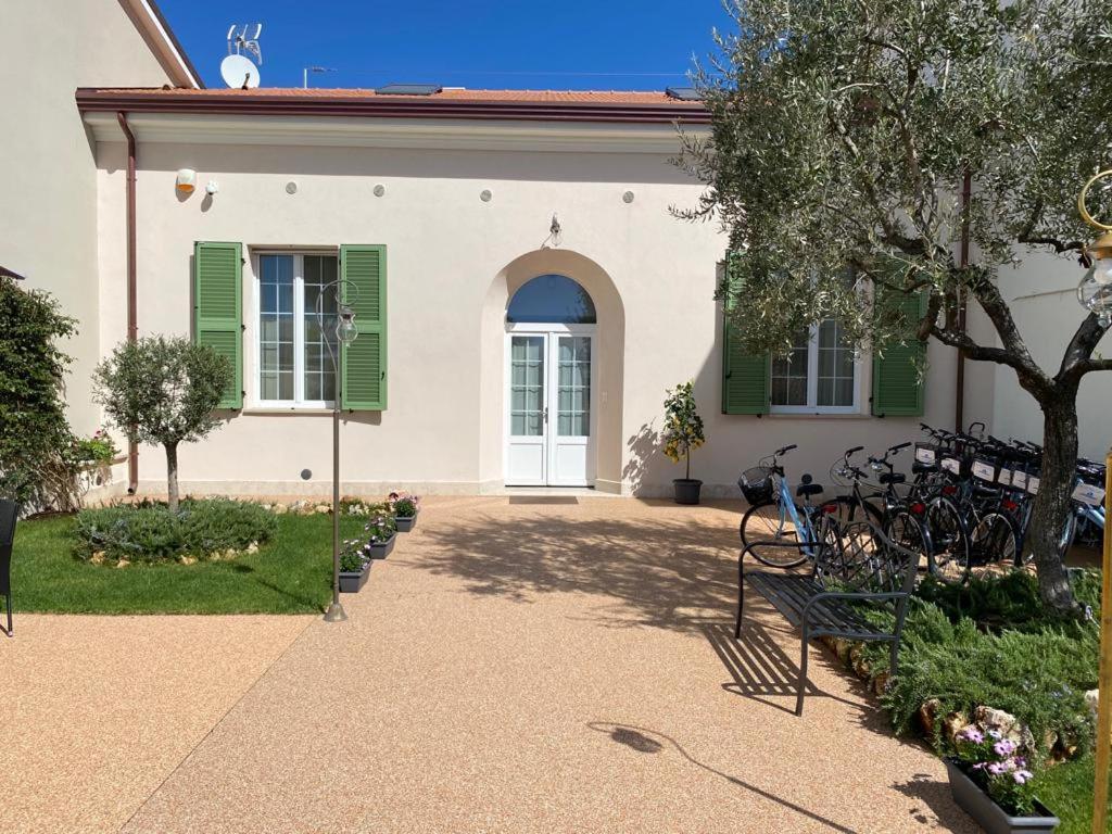 Villino Micol Camere A Due Passi Dal Mare 马瑞纳迪卡拉拉 外观 照片