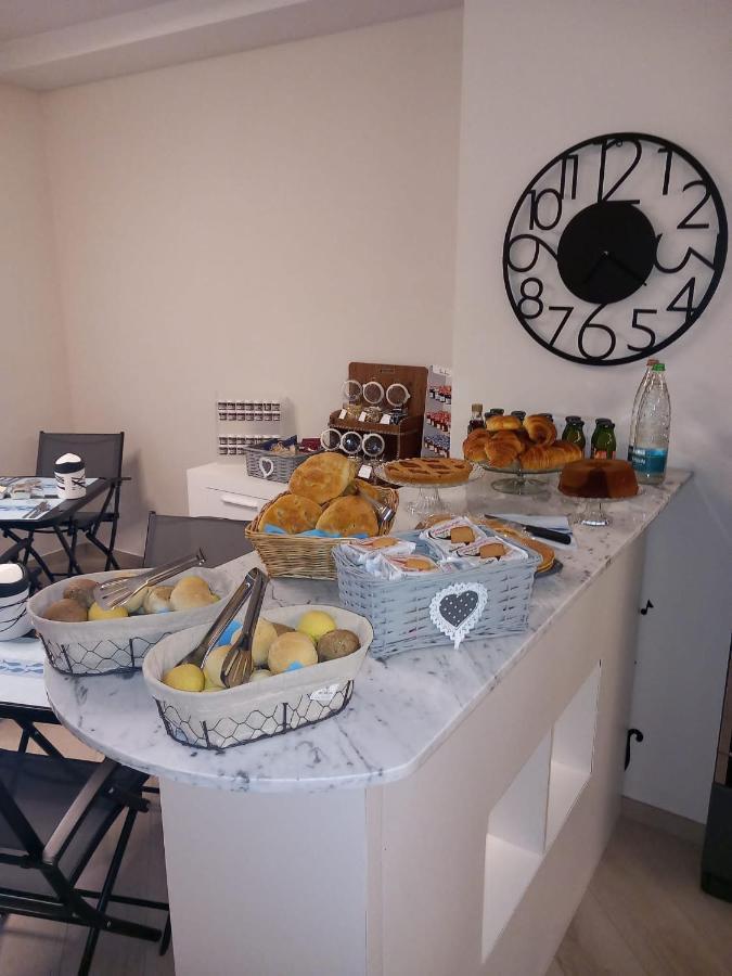 Villino Micol Camere A Due Passi Dal Mare 马瑞纳迪卡拉拉 外观 照片