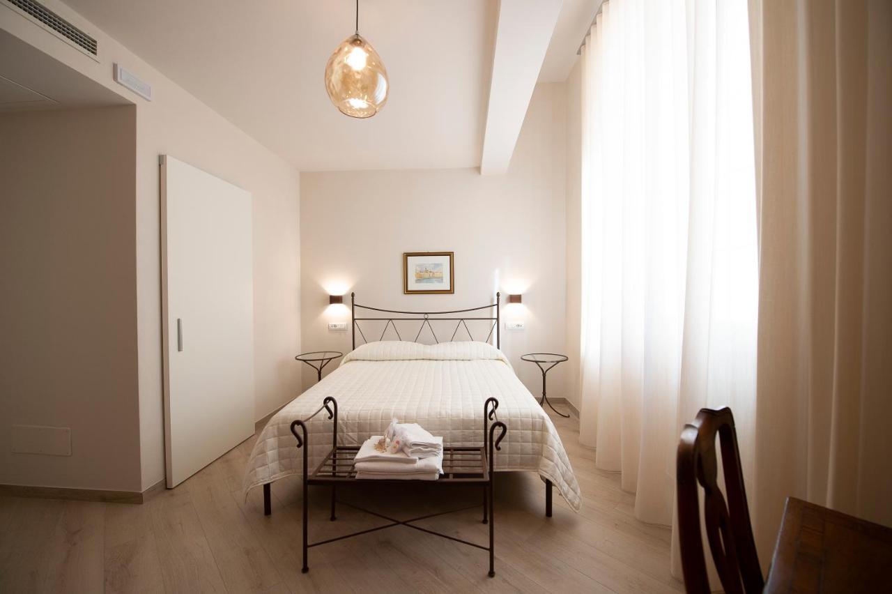 Villino Micol Camere A Due Passi Dal Mare 马瑞纳迪卡拉拉 外观 照片