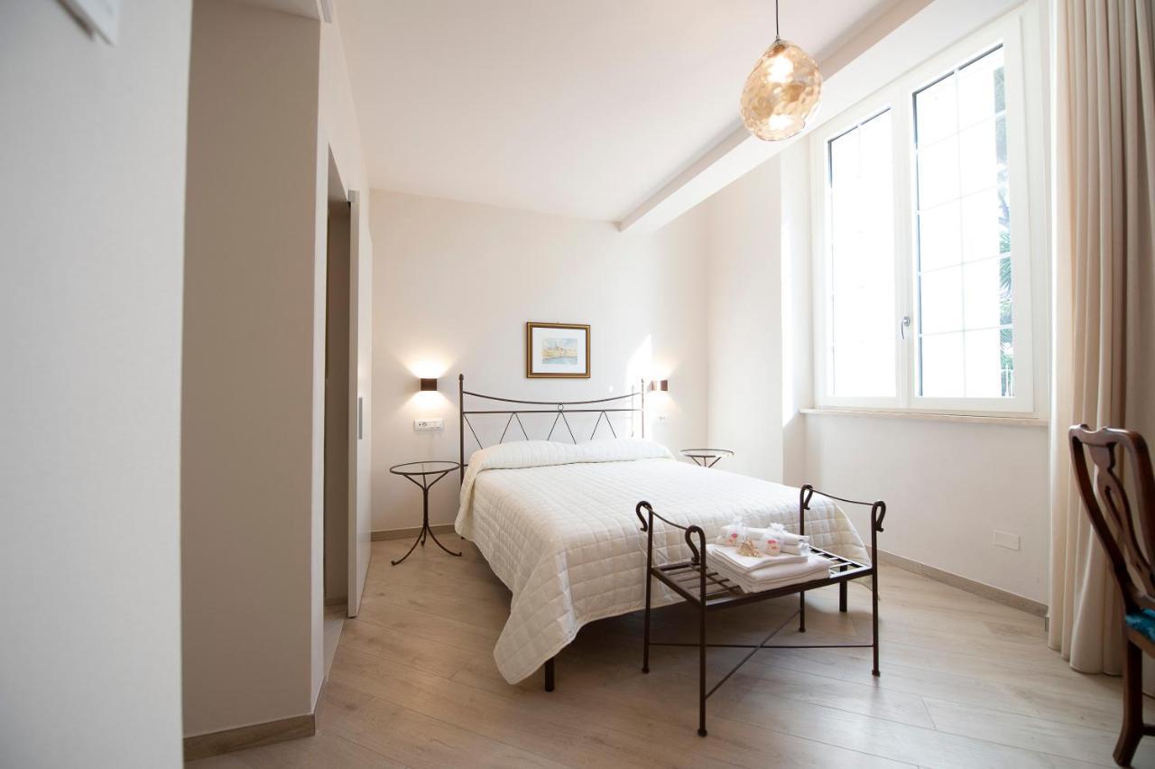 Villino Micol Camere A Due Passi Dal Mare 马瑞纳迪卡拉拉 外观 照片